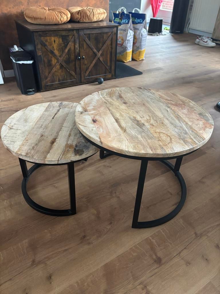 Set van 2 ronde salontafels van mangohout - Leenbakker, Huis en Inrichting, Tafels | Salontafels, Ophalen, Gebruikt, 50 tot 100 cm