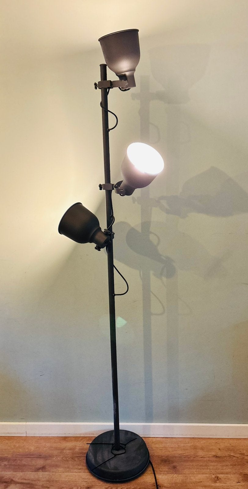 IKEA HEKTAR vloerlamp – 3 spots – donkergrijs, Ophalen, E14 (klein), Zo goed als nieuw, Metaal