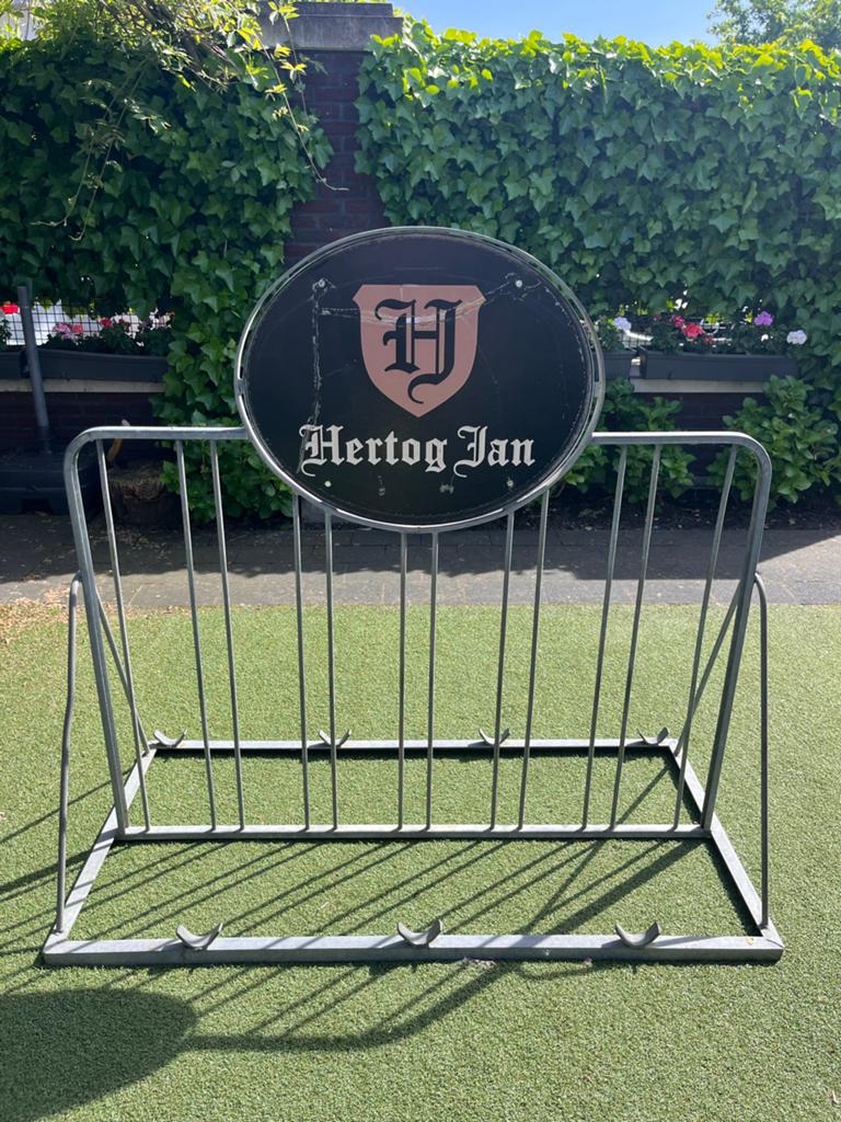 Super mooi Hertog Jan fietsenrek met reclamebord, Ophalen, Gebruikt