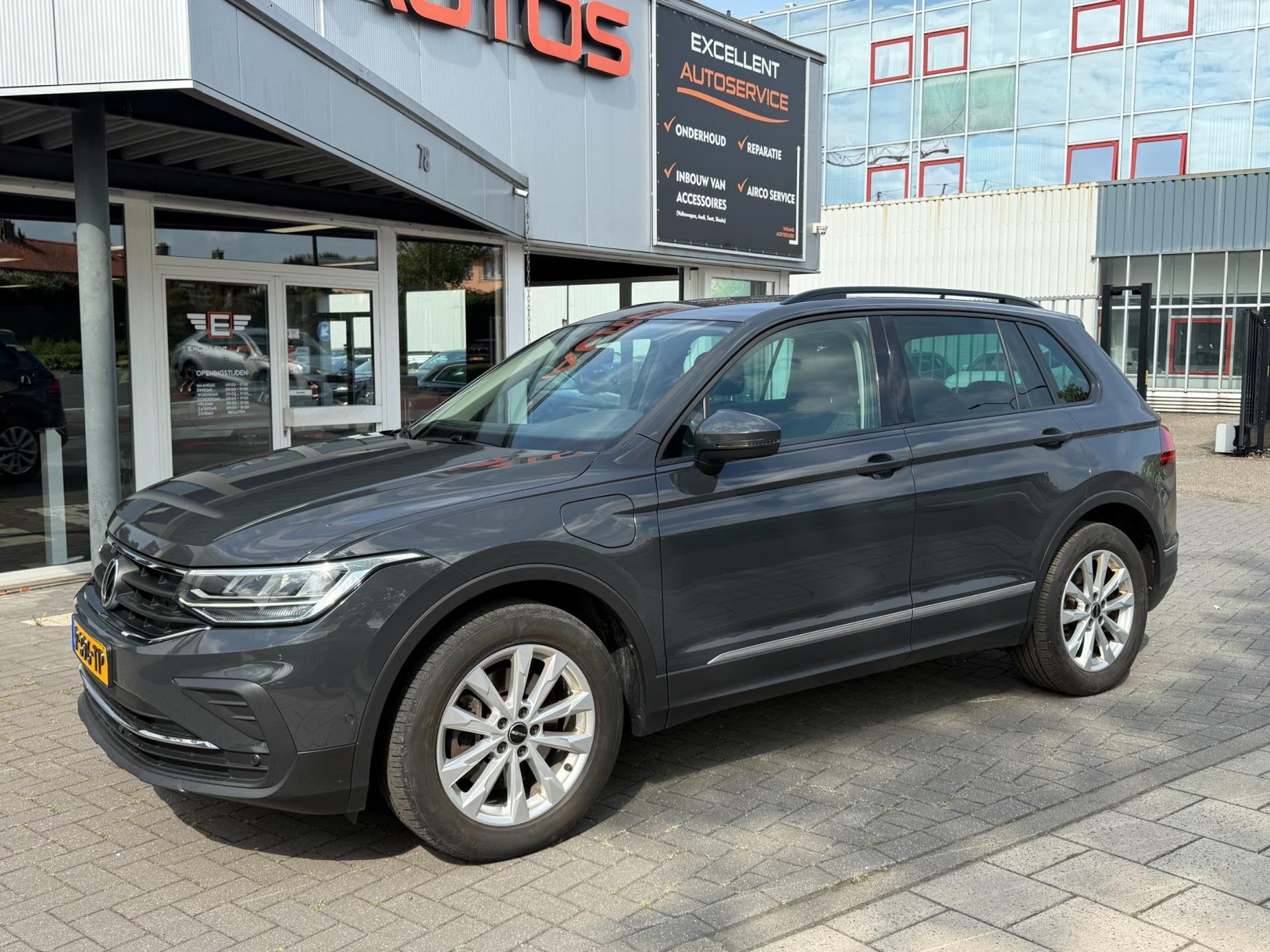 Volkswagen Tiguan 1.4 TSI eHybrid Business+, Auto's, Dealer onderhouden, Stof, 4 cilinders, Automatische klimaatregeling
