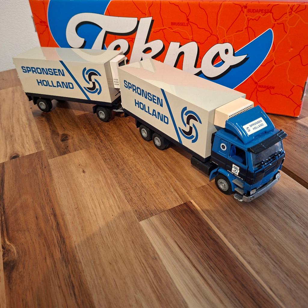 SPRONSEN MONSTER HOLLAND SCANIA 143m 6 x 2 & HANGER KOELER+D, Verzenden, Zo goed als nieuw, Bus of Vrachtwagen, Tekno