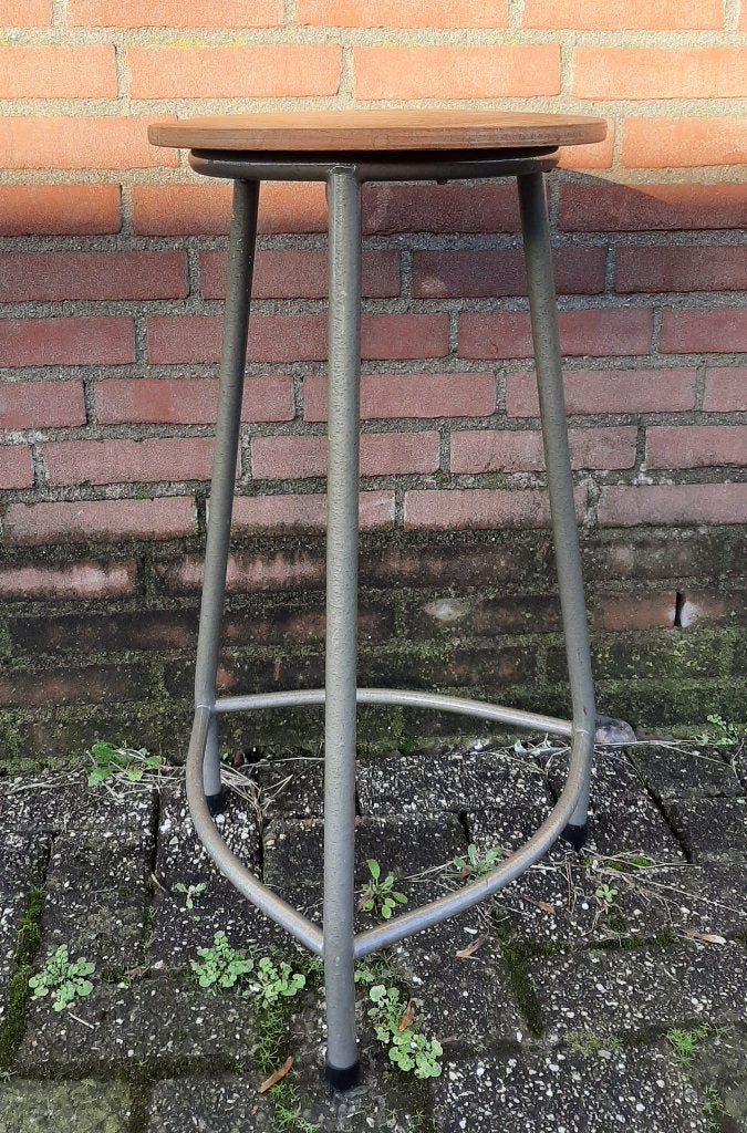 Vintage metalen krukje. Hoog model. 70,5 cm. x 34 cm. Doorsn, Antiek en Kunst, Curiosa en Brocante, Ophalen of Verzenden