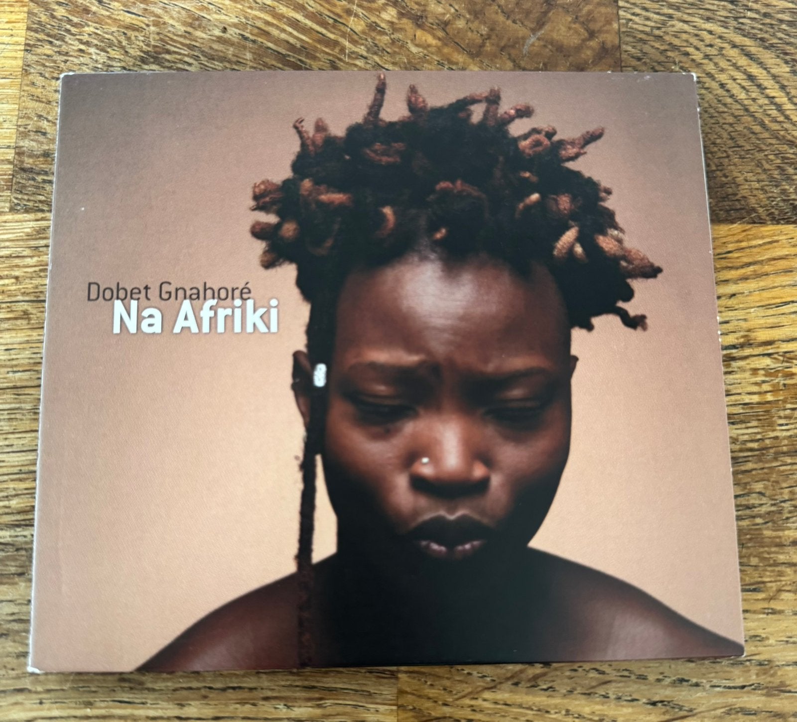 Cd Dobet Gnahoré - Na Afriki, Pop, Ophalen of Verzenden, Zo goed als nieuw, Album