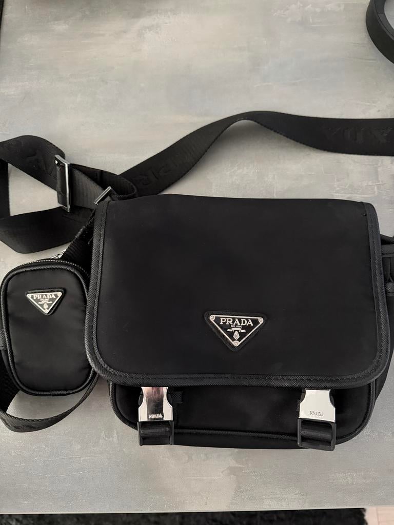 Prada Schoudertas Zwart, Sieraden, Tassen en Uiterlijk, Tassen | Schoudertassen, Ophalen of Verzenden, Zo goed als nieuw, Zwart