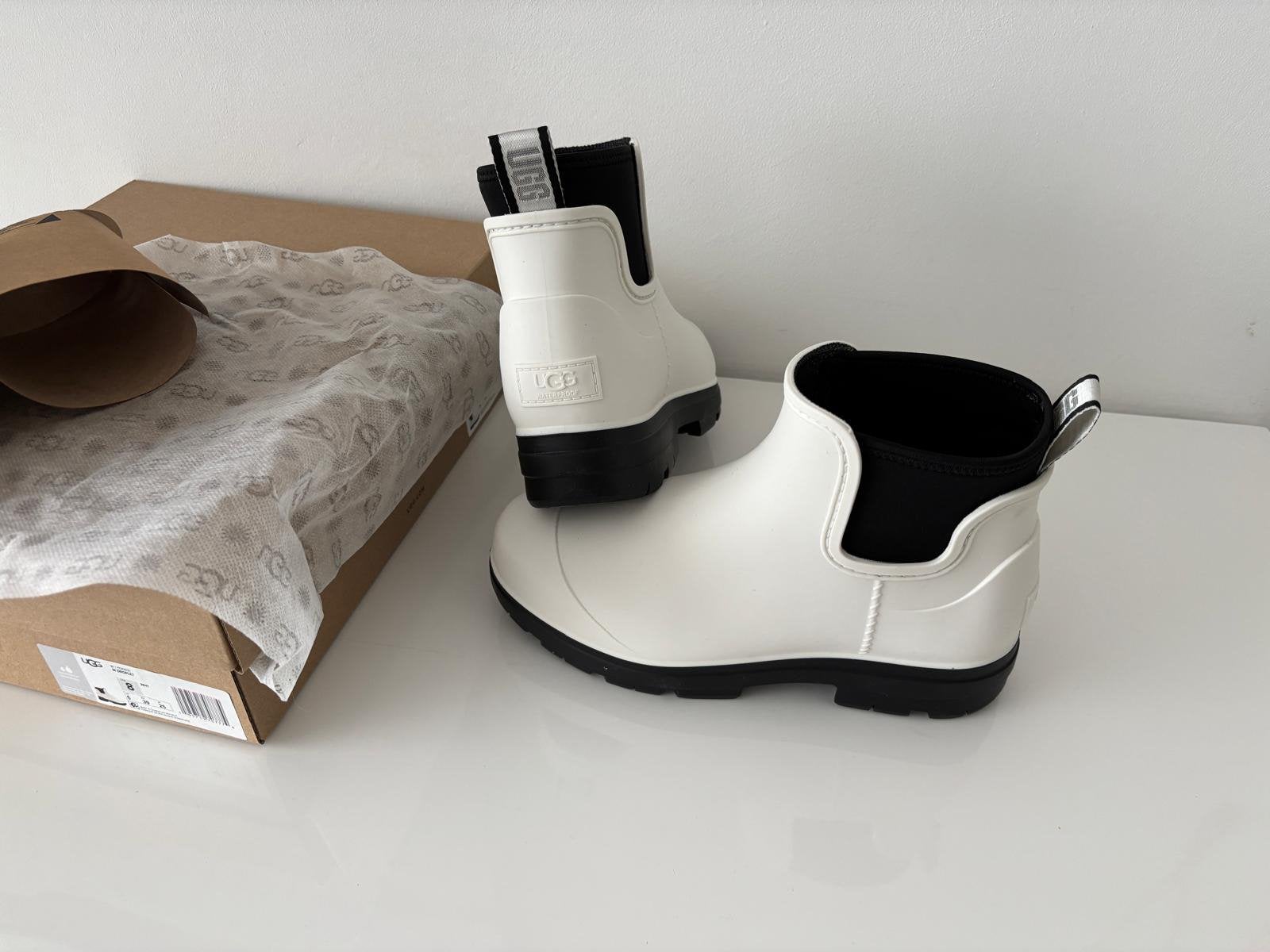 UGG laarzen maat 40 origineel en nieuw in doos, Ophalen, Wit, Lage of Enkellaarzen, Nieuw