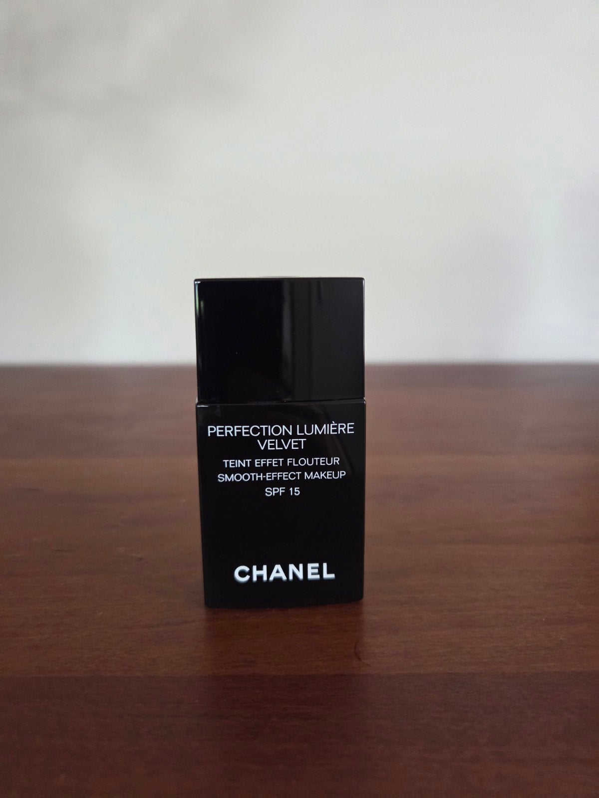 Chanel perfection lumiere foundation, Ophalen of Verzenden, Zo goed als nieuw, Beige, Gehele gezicht