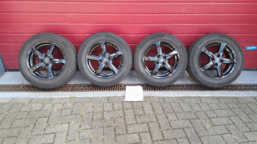 Ford Eco sport sportvelgen winter set 205/60R16 96H + TPMS, Ophalen, Gebruikt, Banden en Velgen, Continental