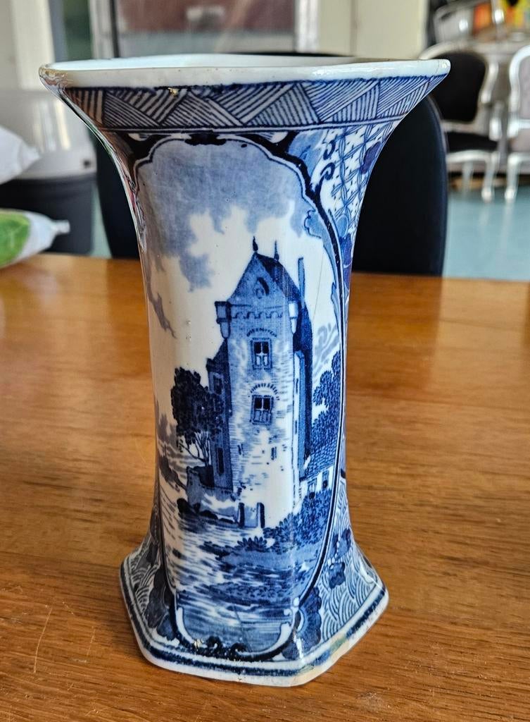 Antieke Delftsblauwe vaas met kasteel en bloemmotief, Ophalen of Verzenden