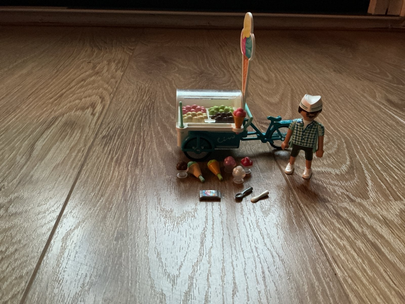 Playmobil IJscokar met figuur en accessoires, Ophalen of Verzenden, Gebruikt, Jongen of Meisje