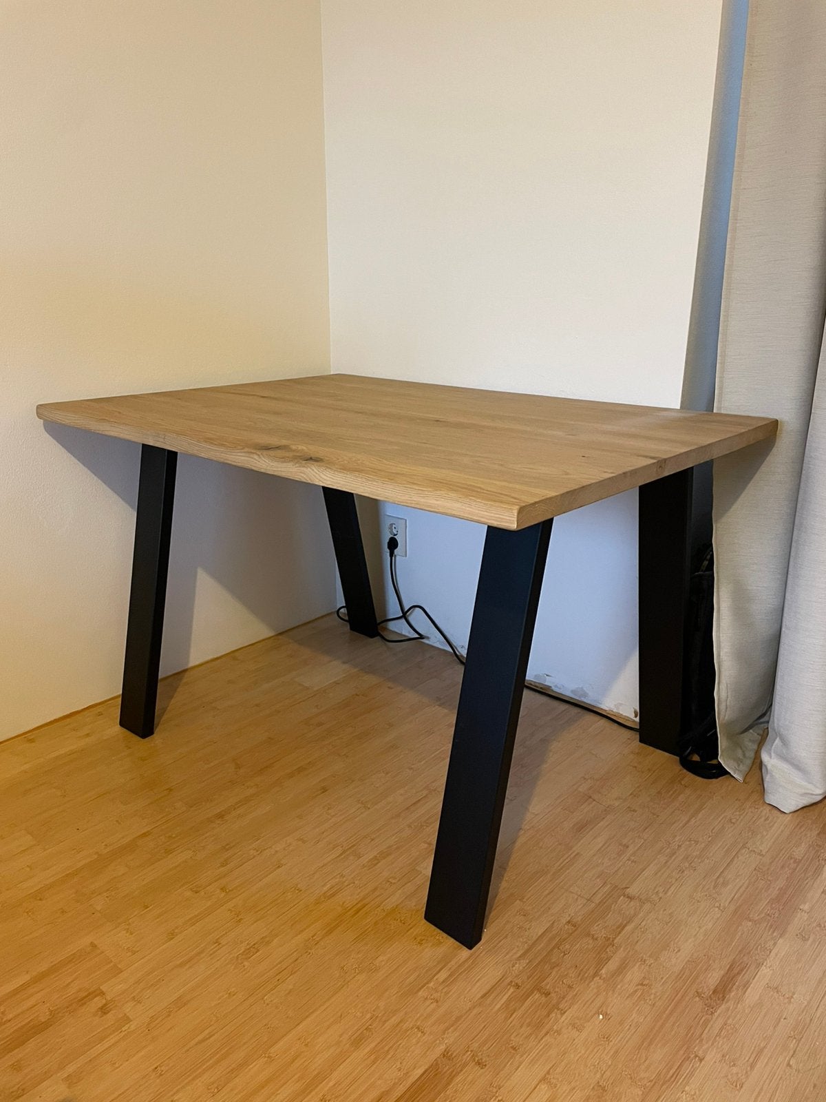 Mooie eiken eettafel met zwarte poot, Huis en Inrichting, Tafels | Eettafels, Ophalen, 100 tot 150 cm, Eikenhout, 50 tot 100 cm