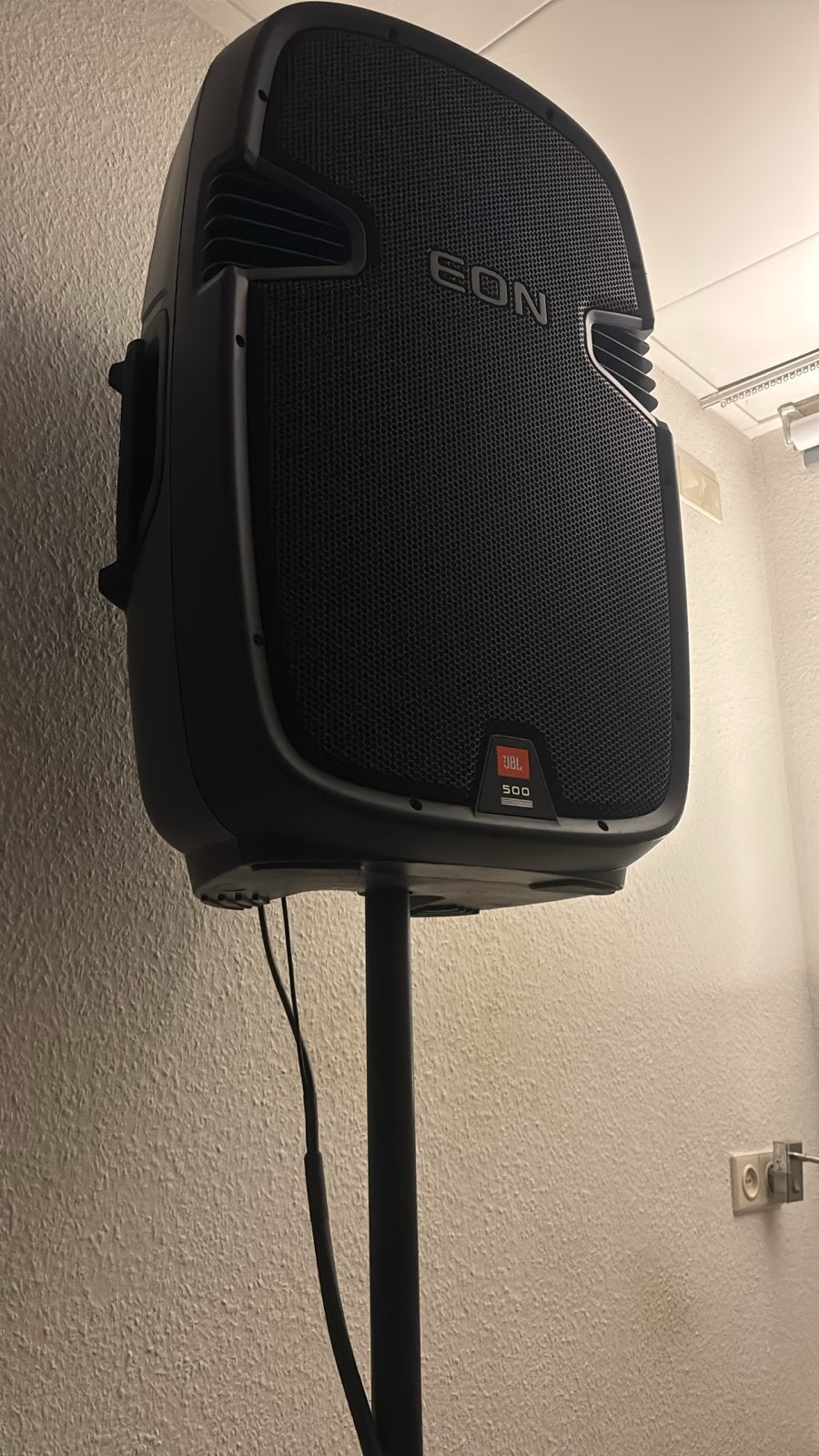 JBL EON 500 Actieve 15 inch speakerset met hoezen en standaa, Ophalen of Verzenden, Gebruikt, 500 tot 1000 watt, P.A.