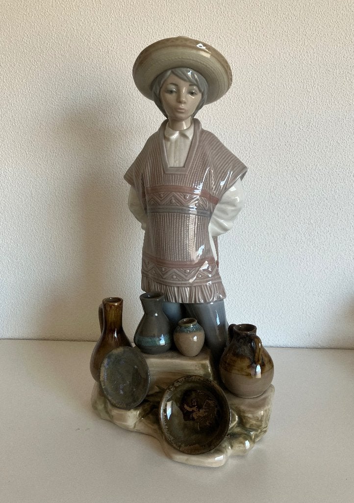 Lladro verkoper aardewerk, Ophalen of Verzenden, Zo goed als nieuw, Mens