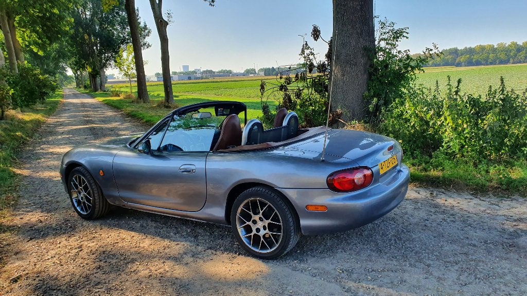 Mazda MX-5 NBFL Phoenix 1.6 I 2002 Titanium Grey, Auto's, Voorwielaandrijving, 40 €/maand, 4 cilinders, Cabriolet