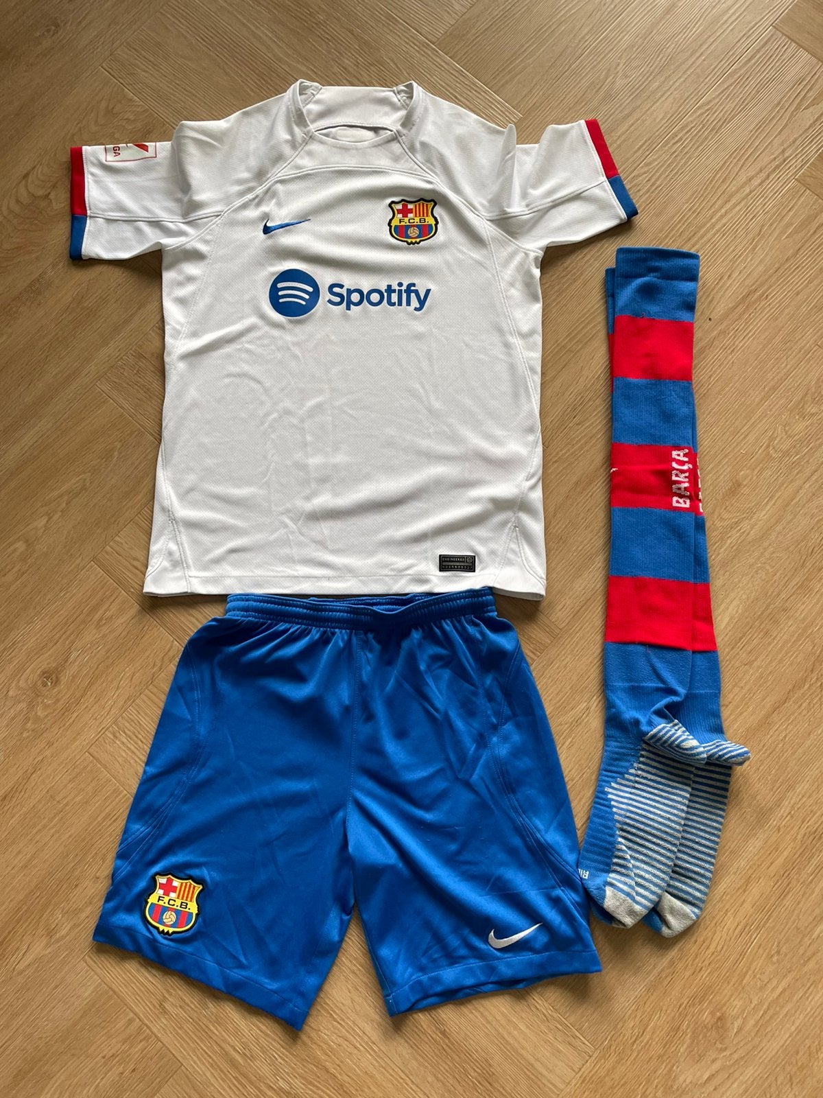 Nike FC Barcelona uittenue. Kindermaat XL shirt en broekje L, Maat XL, Ophalen of Verzenden, Gebruikt, Shirt