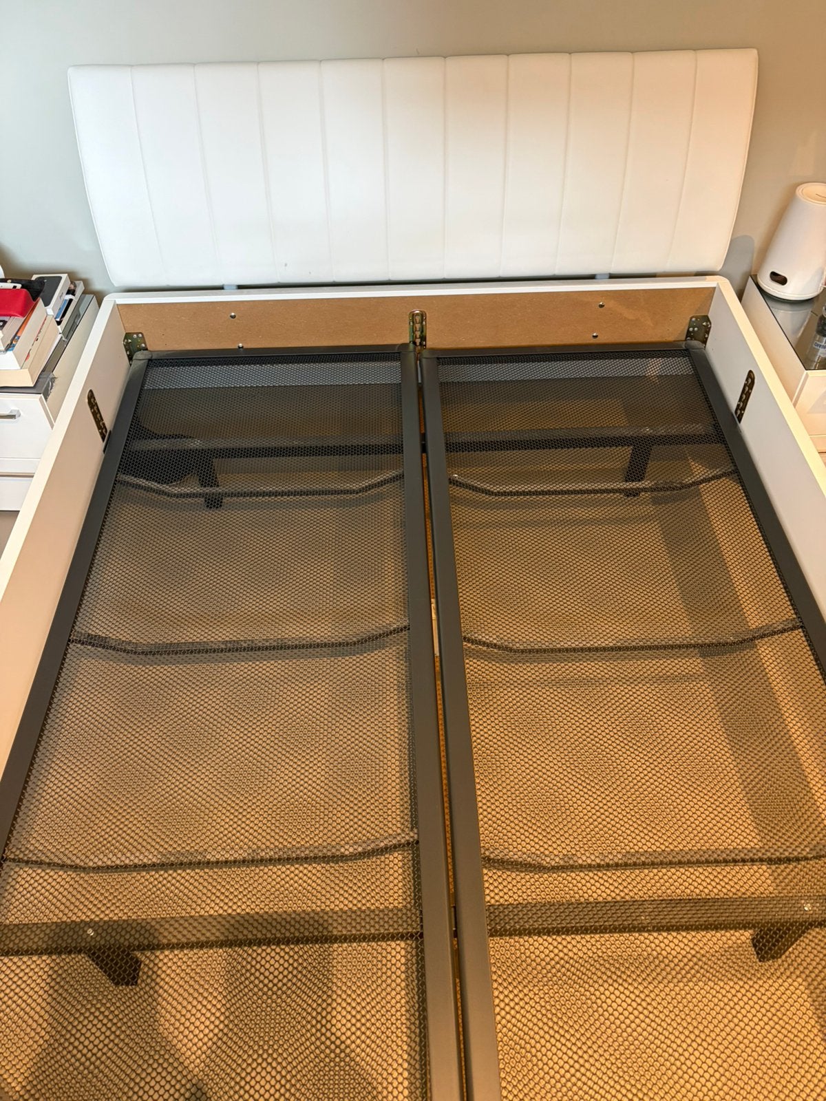 Tweepersoonsbed met spiraalbodems en nachtkastjes, Ophalen, Tweepersoons, Zo goed als nieuw, 160 cm
