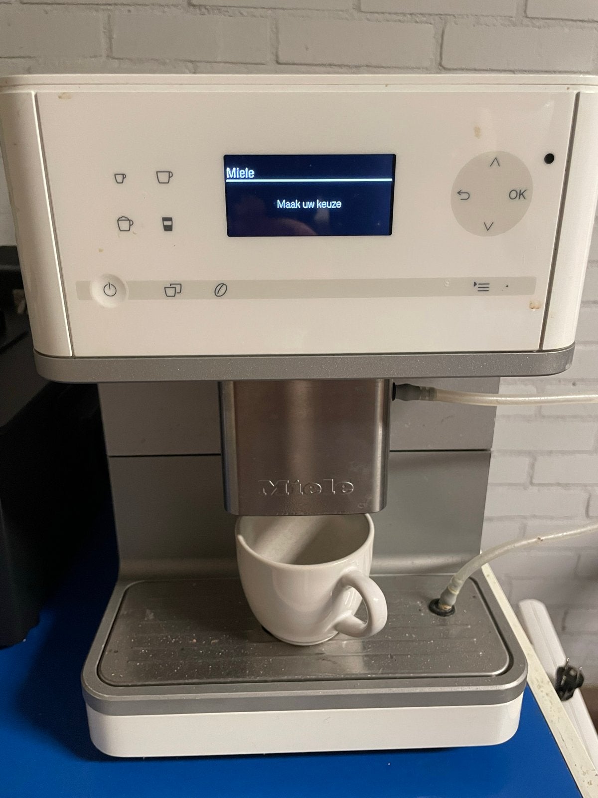 Miele Koffiemachine - diverse specialiteiten, Witgoed en Apparatuur, Afneembaar waterreservoir, Gebruikt, Koffiemachine, 4 tot 10 kopjes
