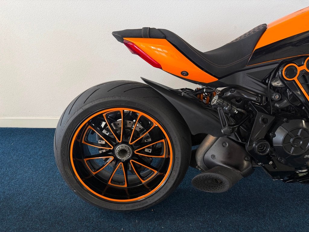 Ducati Tour X DIAVEL / LAMBORGHINI BIKE / FULL CUSTOM BIKE, Bedrijf, Handvatverwarming, Toermotor, Meer dan 35 kW