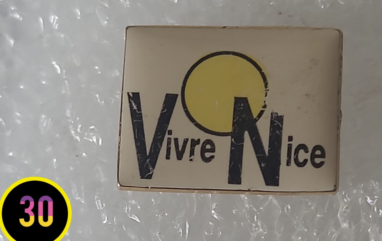 Vintage 'Vivre Nice' Pin - Verzamelobject, Verzenden