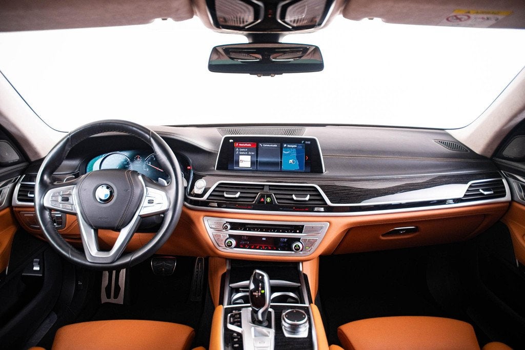 BMW 7-serie 750i xDrive High Executive M Sport - schuif/kant, Auto's, BMW, Automaat, 12 maanden, 4395 cc, Leder