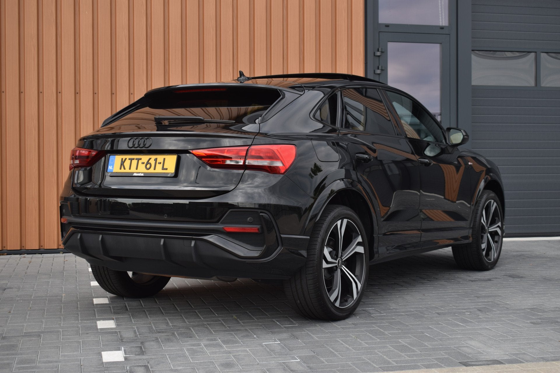 Audi Q3 Sportback 45 TFSI e S-line | Pano | Camera | Virtual, Auto's, Audi, Gebruikt, Leder en Stof, Zwart, Hybride Elektrisch/Benzine