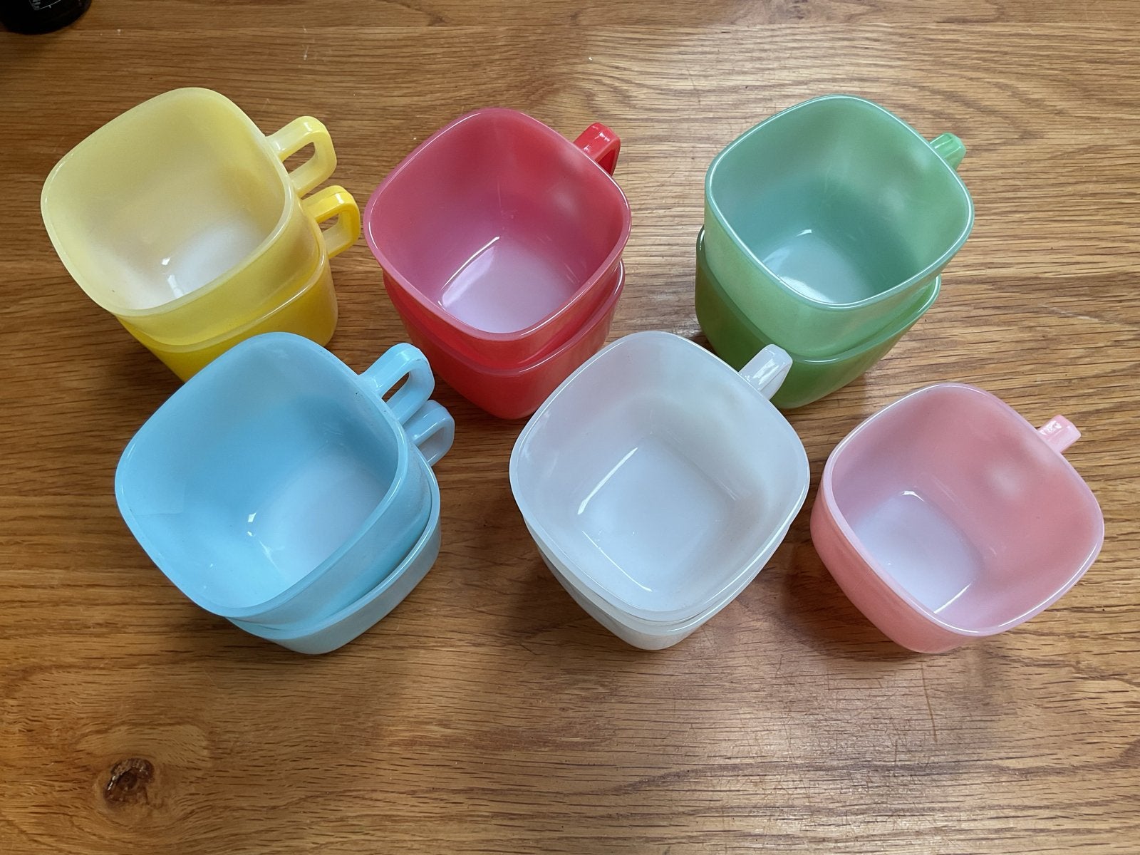 Set van 11 vintage Opale France Arcopal mokken, Ophalen
