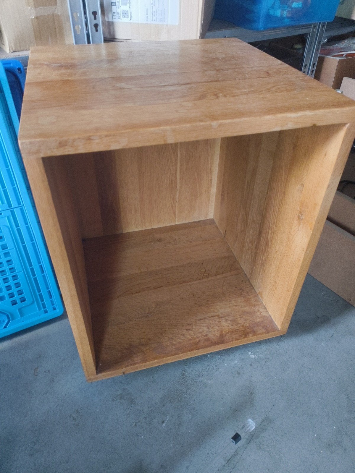 Houten bijzettafel kubus op wielen, Ophalen