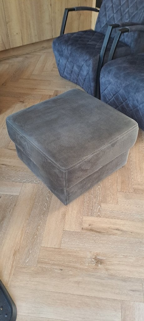 Hocker poof, grijs/antraciet Gratis, Huis en Inrichting, Ophalen, Gebruikt, Stof, 50 tot 75 cm