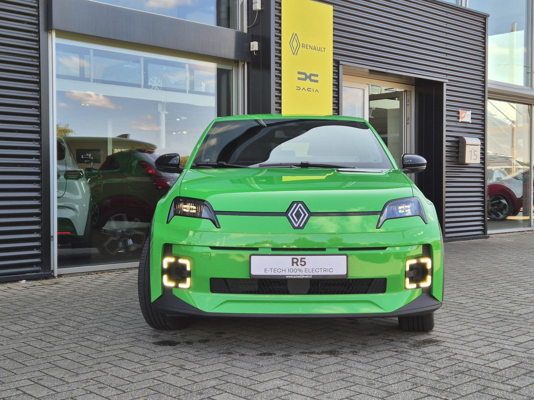 Renault 5 comfort range techno 52 kWh Pack Winter, V2G, Navi, Auto's, Dealer onderhouden, Stof, Gebruikt, 31 min