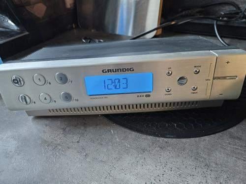 Zgan Grundig Sonoclock 890 - Wekkerradio aluminium paneel, Ophalen of Verzenden, Zo goed als nieuw, Overige typen