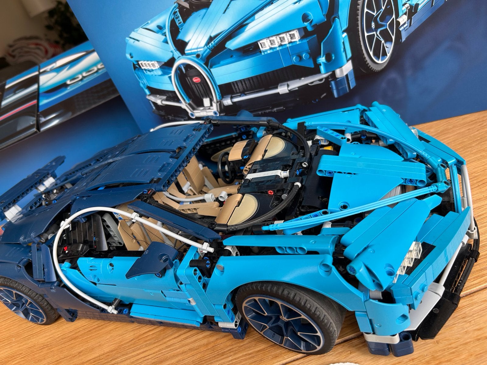 LEGO Technic Bugatti Chiron 42083 met Lightailing kit, Ophalen of Verzenden, Gebruikt, Overige merken