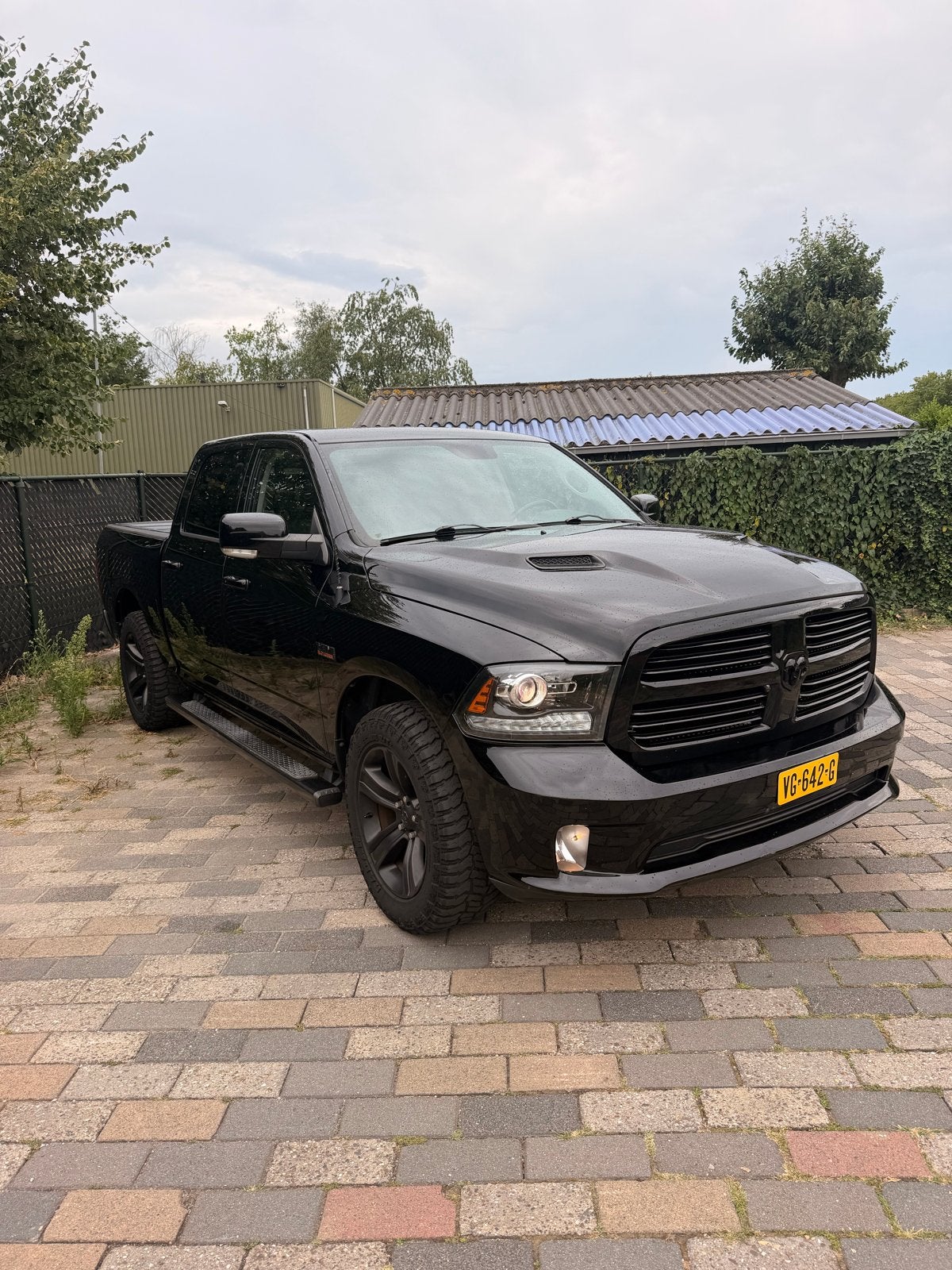 Dodge RAM 1500 Sport 2013 5.7 V8 Zwart Carplay Marge, Auto's, Automaat, Euro 5, 450 kg, 5654 cc