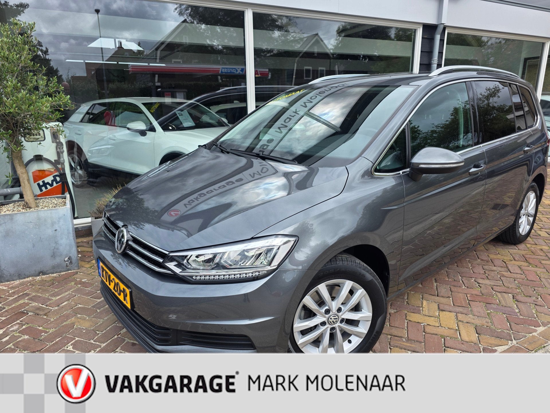 Volkswagen TOURAN 1.5 TSI Highline Business R 7persoons,trek, 15 km/l, 4 cilinders, 150 pk, Bedrijf