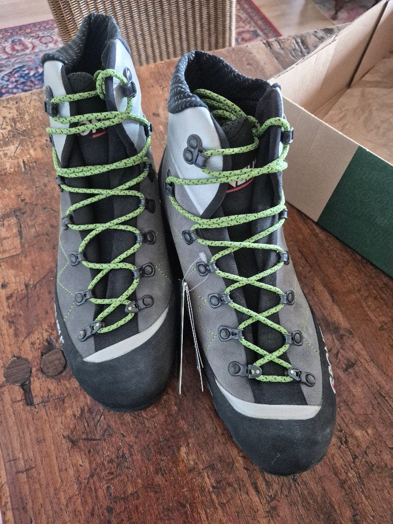 Wandelschoenen Hoog Outlet maat 10UK, Ophalen of Verzenden, Nieuw, Schoenen
