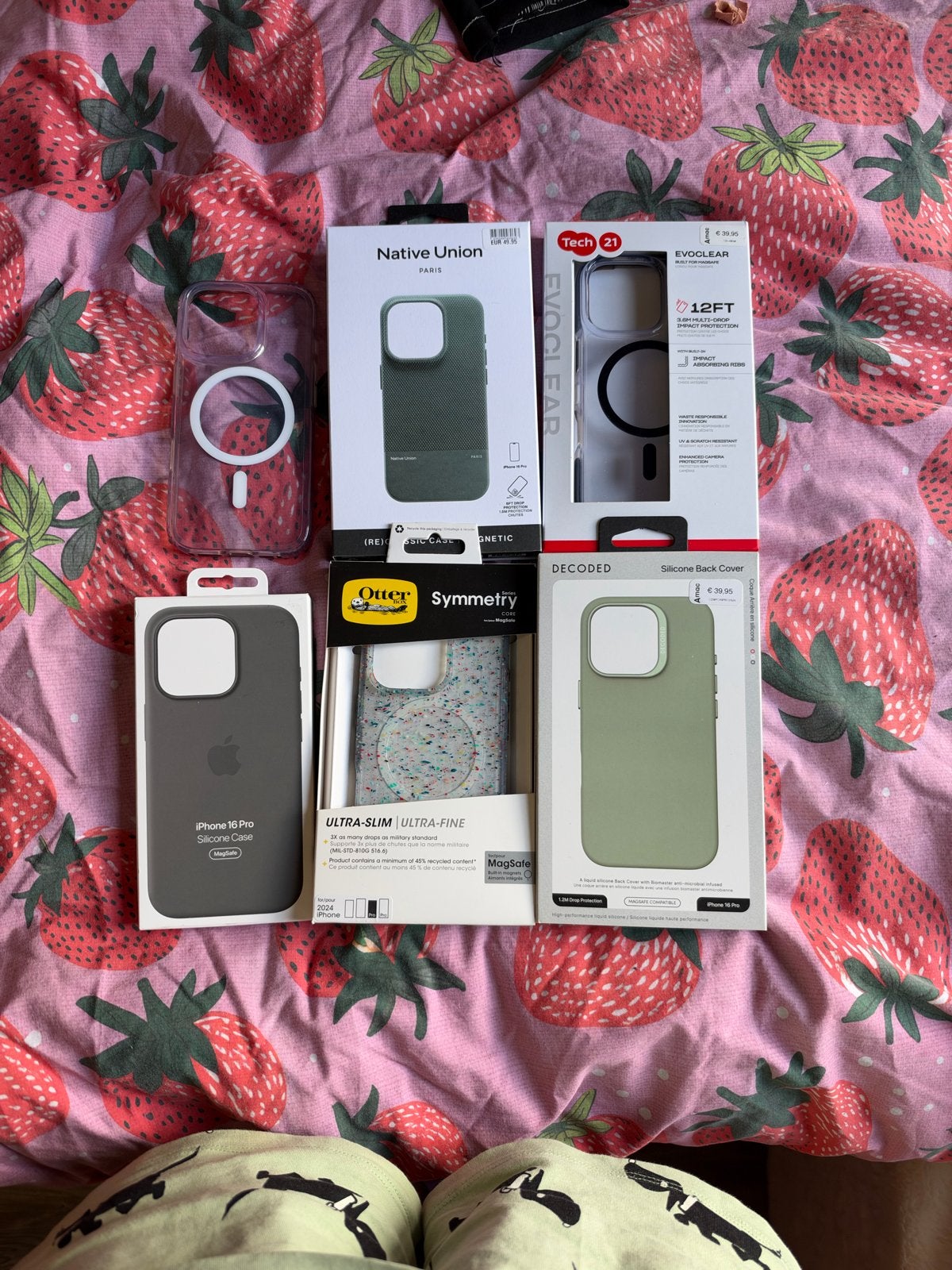 Diverse iPhone 16 Pro hoesjes - Nieuw €7,50 per stuk, Telecommunicatie, IPhone 16 Pro, MagSafe, Nieuw, Hoesje of Tasje