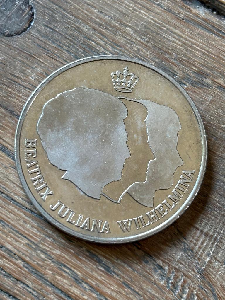 Munt wilhelmina juliana & beatrix, Ophalen of Verzenden, Overige materialen, Nederland
