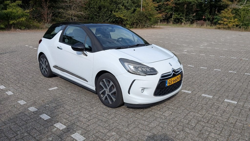DS 3 PureTech 82 Chic 2015, Auto's, Voorwielaandrijving, Dealer onderhouden, 31 €/maand, 1199 cc