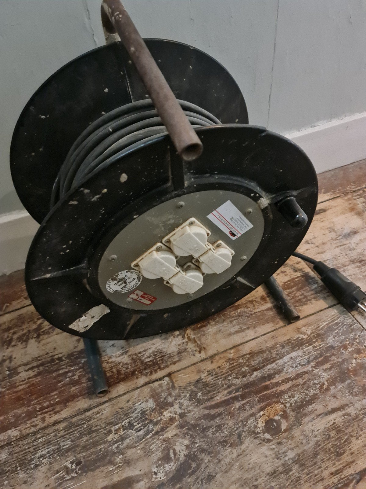 Robuuste kabelhaspel 50 meter met 4 stopcontacten, Ophalen