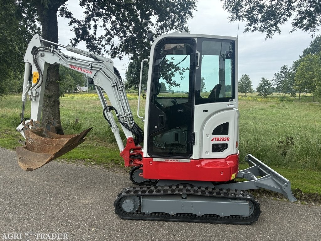 Takeuchi TB325R (2023), Zakelijke goederen, Machines en Bouw | Kranen en Graafmachines, Ophalen, Info@rietbergtechniekenhandel.nl