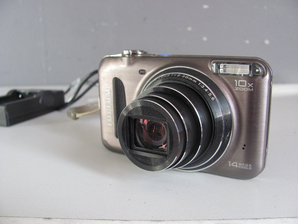 Fujifilm T200 digitale camera met 14mp, 14 Megapixel, Compact, Ophalen of Verzenden, Zo goed als nieuw