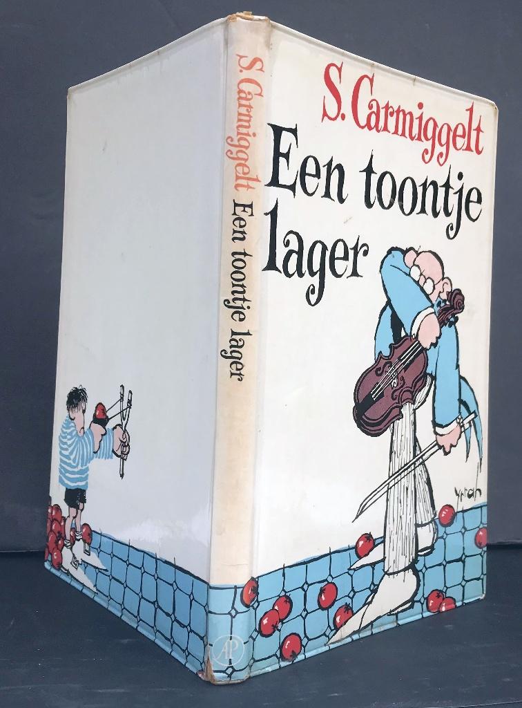 Carmiggelt, S. - Een toontje lager (1969), Ophalen of Verzenden, Zo goed als nieuw