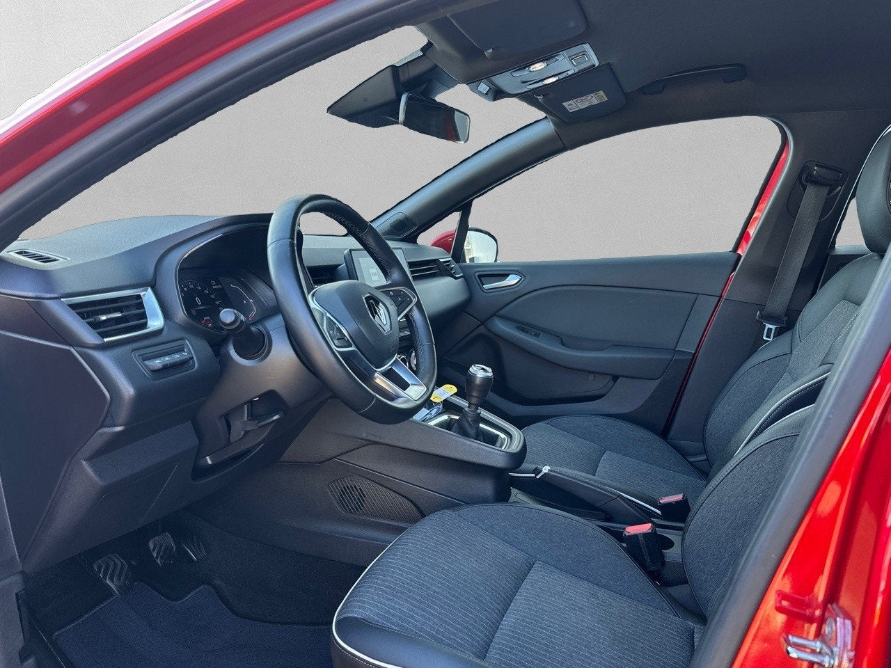 Renault Clio 1.0 TCe Intens CAMERA / NAVI / CLIMATE / PDC /, Voorwielaandrijving, Gebruikt, Euro 6, 49 €/maand