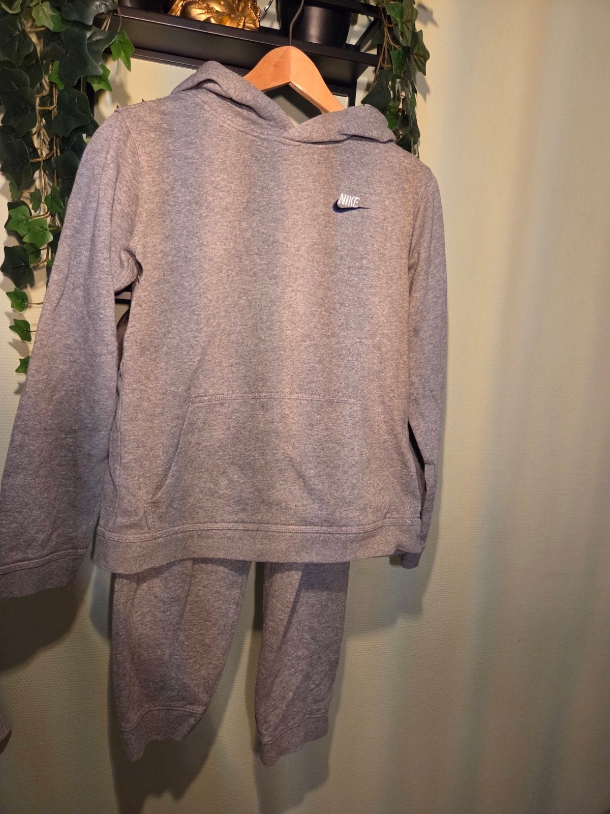 Nike trainingspak grijs - hoodie en joggingbroek 158-170, Ophalen of Verzenden, Gebruikt, Nike, Jongen of Meisje