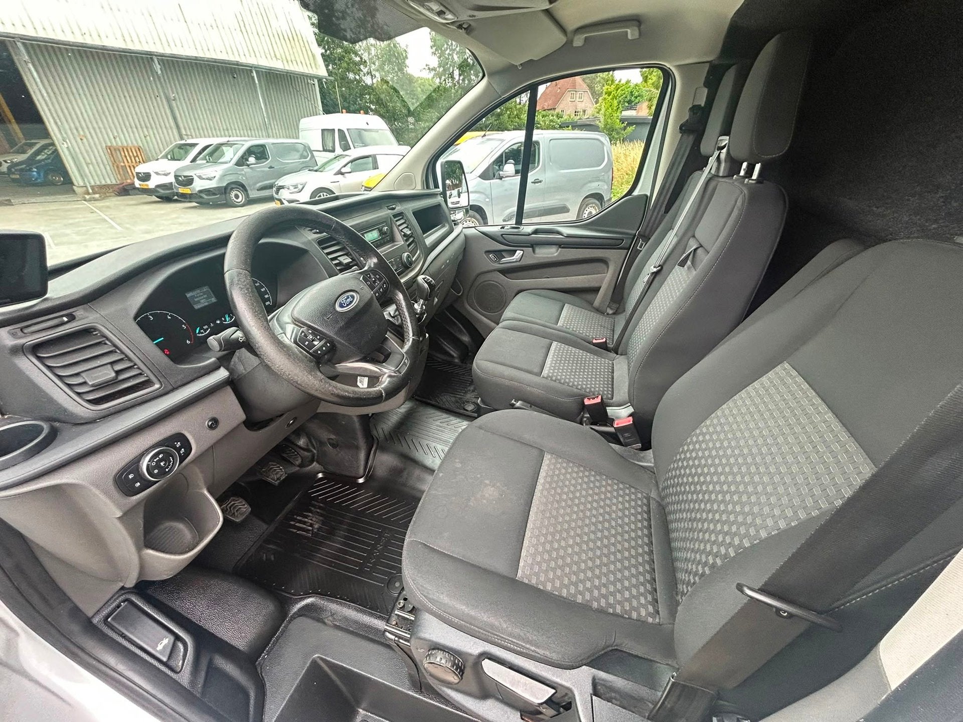 Ford Transit Custom 300 2.0 TDCI L2H1 euro 6, Voorwielaandrijving, Dealer onderhouden, Stof, Euro 6