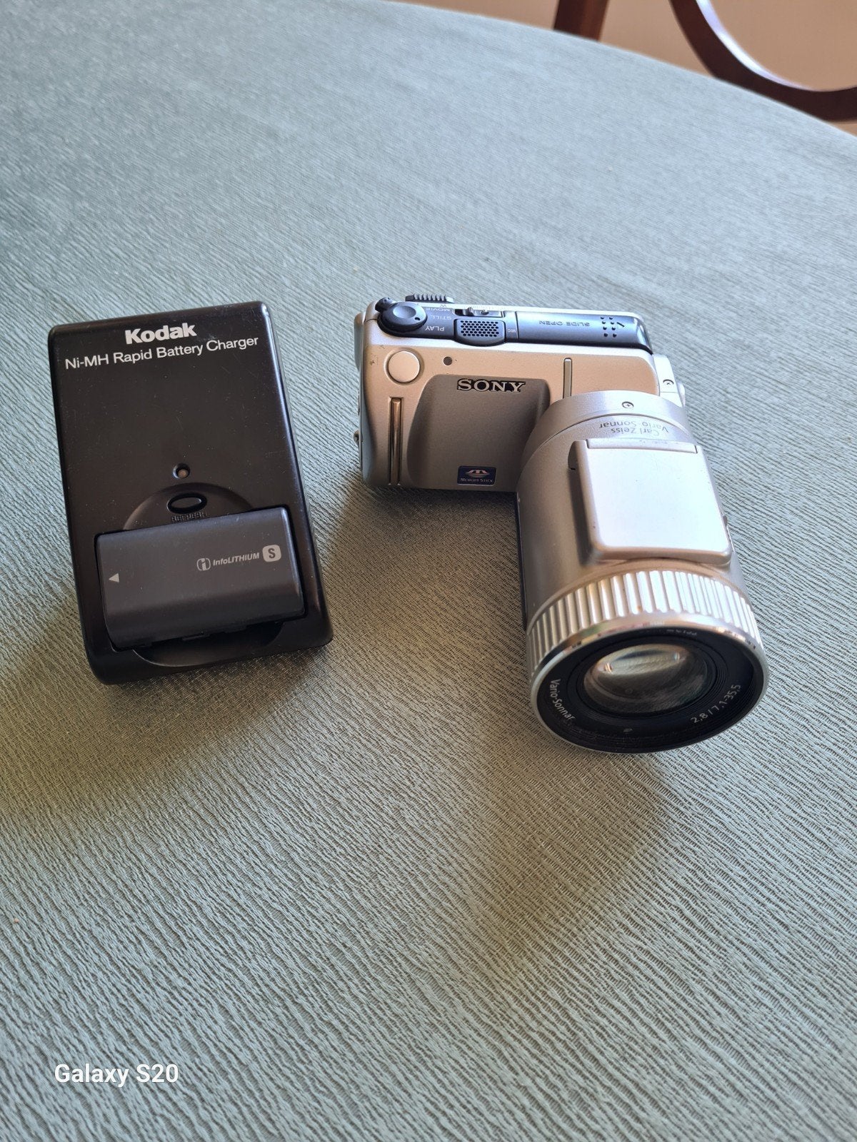 Sony Cyber-shot DSC-F505V Digitale Camera met Oplader, Ingebouwde flitser, Accu, Ophalen of Verzenden, Zo goed als nieuw