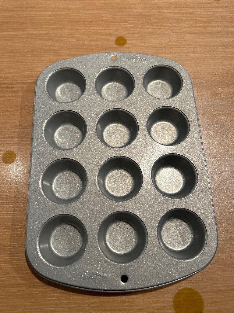 Wilton cupcake bakvorm voor 12 cupcakes, Ophalen of Verzenden, Zo goed als nieuw, Cupcakes, Bakvorm