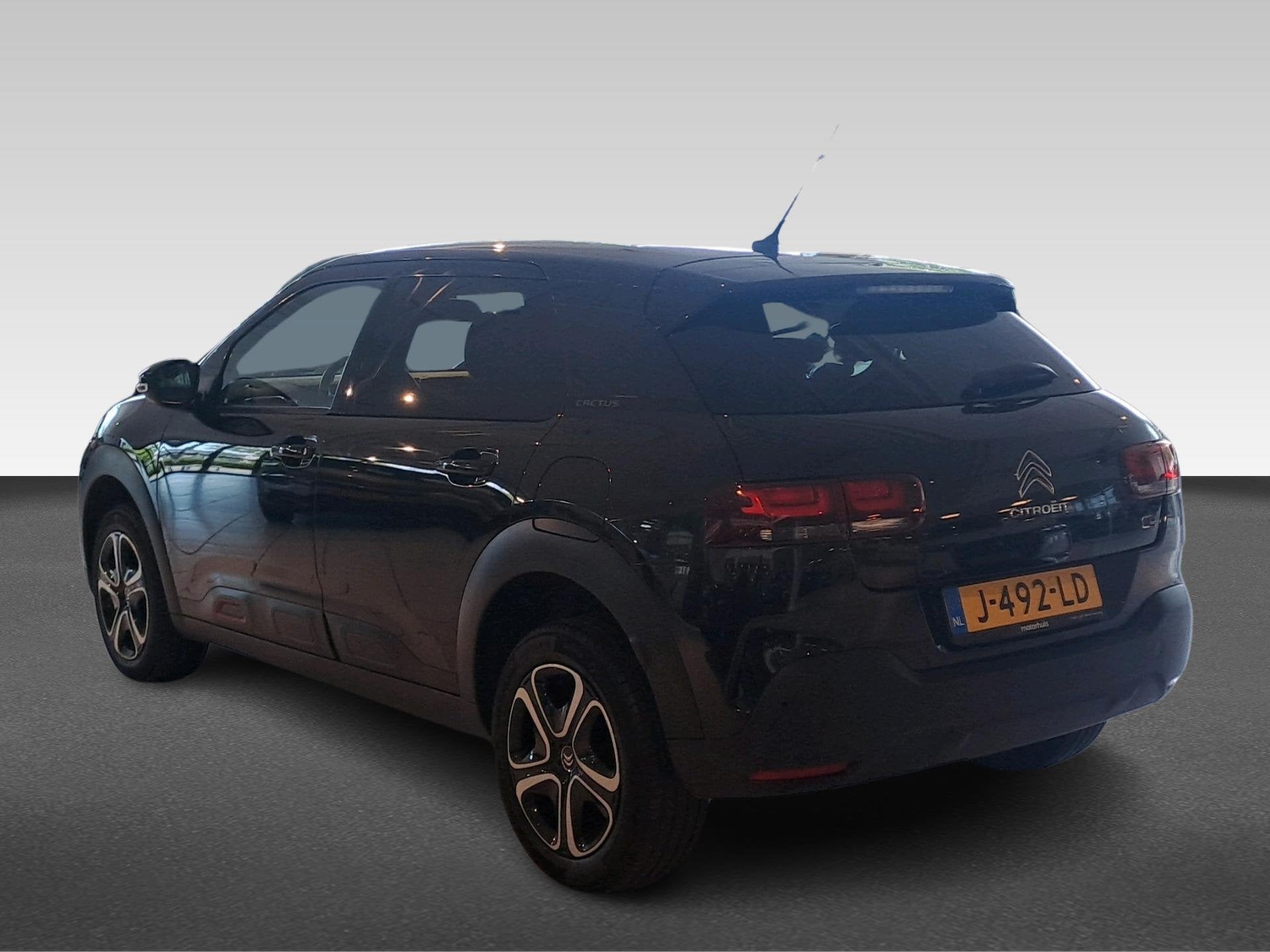 Citroën C4 Cactus 1.2 PureTech C-series, Voorwielaandrijving, Parkeersensor, Gebruikt, Euro 6