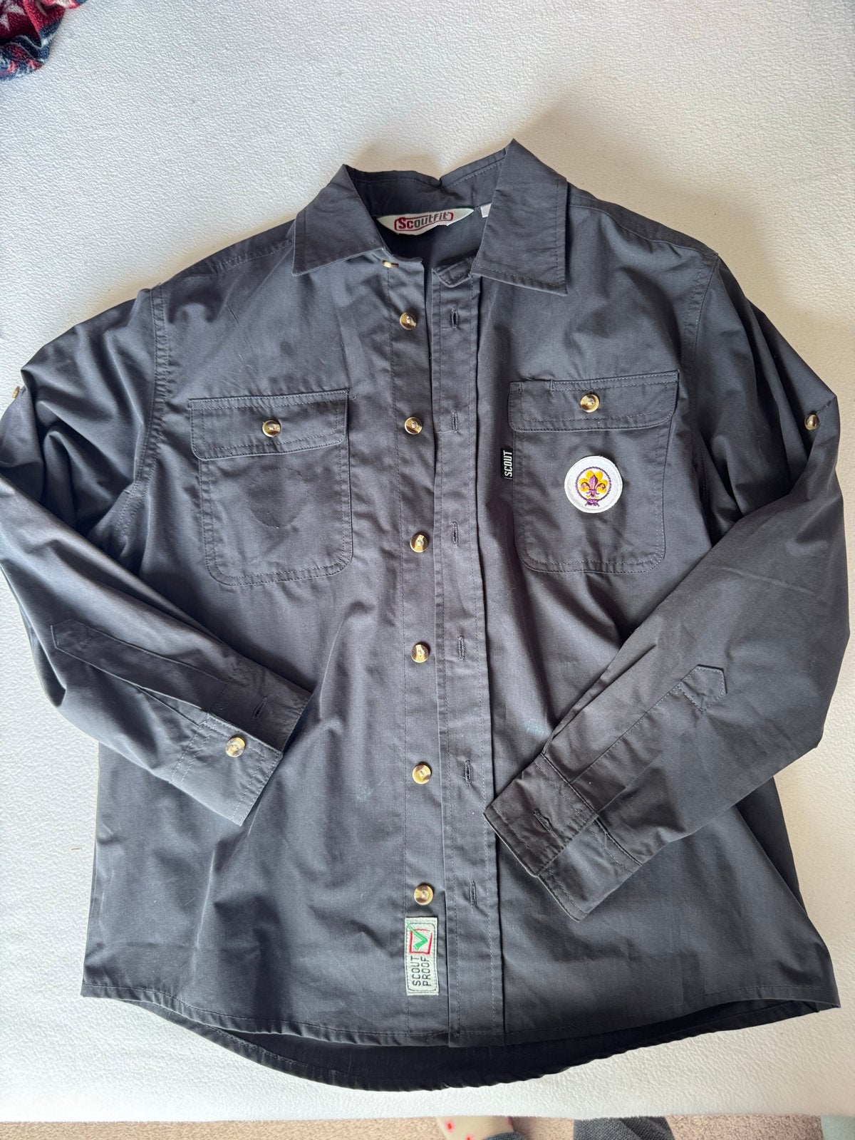Scouting blouse maat 146 - Diep grijs, zeer goede staat, Verzamelen, Scouting, Ophalen of Verzenden, Zo goed als nieuw, Kleding
