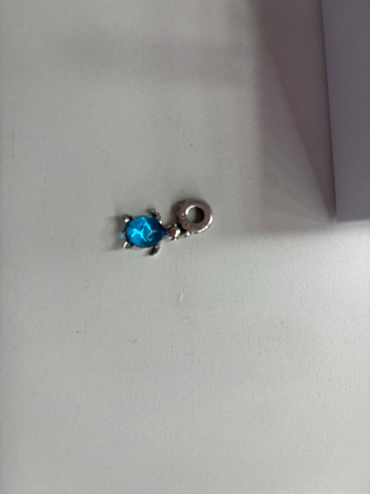 Pandora bedel schildpad met blauwe steen, Pandora, Ophalen of Verzenden, Zo goed als nieuw, 1 bedel