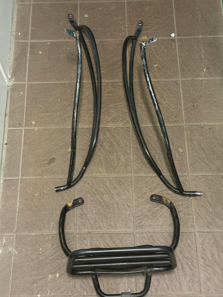 Vespa onderdelen - Steunen en frame geen schroeven, Fietsen en Brommers, Scooters | Vespa, Ophalen, Gebruikt, Benzine