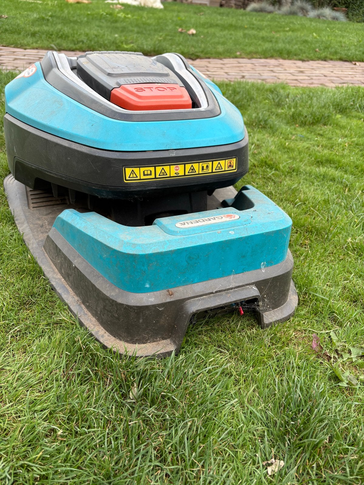Gardena robotmaaier R70Li met laadstation, Ophalen, Gebruikt, Minder dan 20 cm, Met regensensor